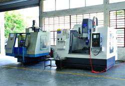 Multifunctional CNC vertical machining center